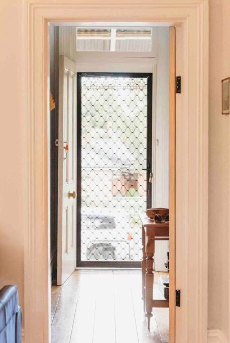 Hope street cottage- Peaceful & private with CBD conveniences photo 4
