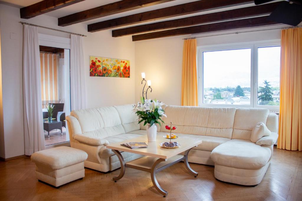 Suite Stays by Hotel La Perla photo 2