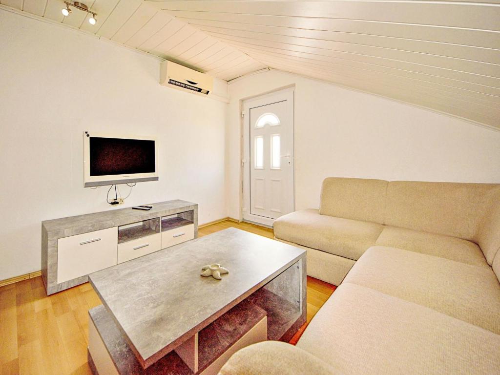 Apartment Josip - VOD198 by Interhome photo 2