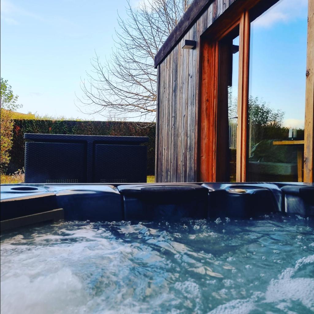LE COTTAGE BARBIZONNAIS avec jacuzzi privé à partir de 10 ans photo 4