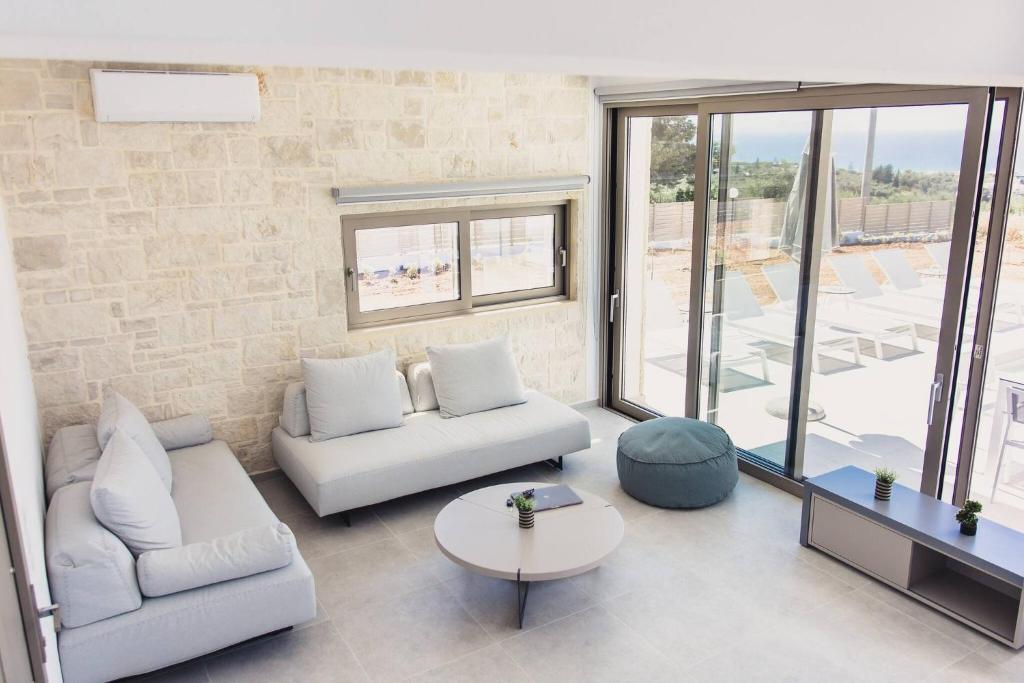 Starlight Villa Guro - 4bd, 4ba, 4min To Beach photo 2