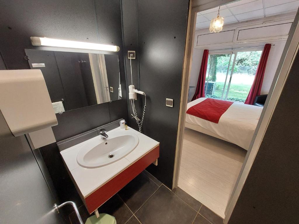 Hotel Relais des Garrigues - Logis Hotels photo 4