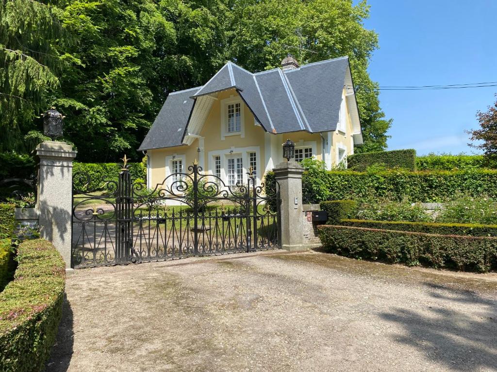 La Maison du Gardien, Chateau de lAvenue photo 2