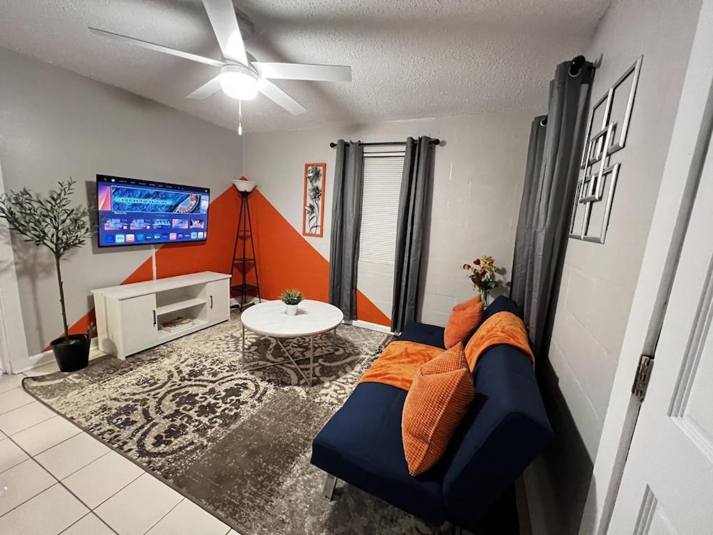 Cozy 2BR Home Near Shands Hospital, UF, and Downtown Gainesville