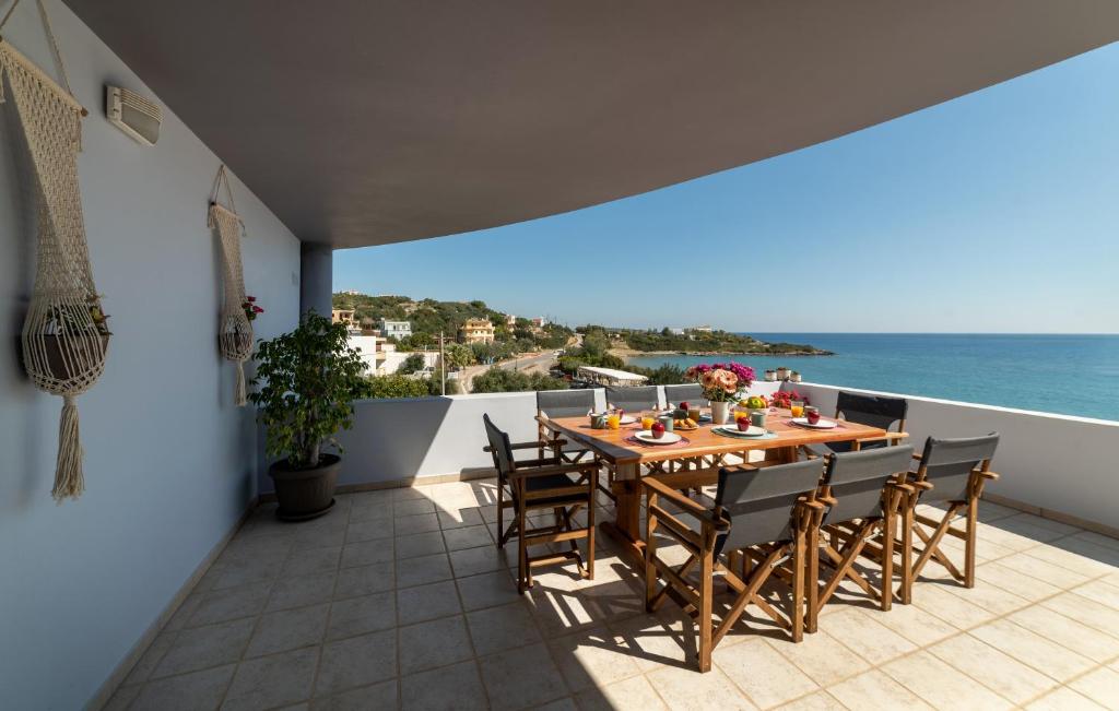 Beachfront luxury Villa in Ammoudara, Crete photo 2