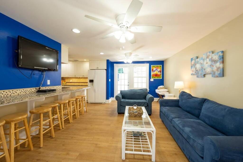 Just steps to Duval- Sleeps 10- Heated Pool House photo 3