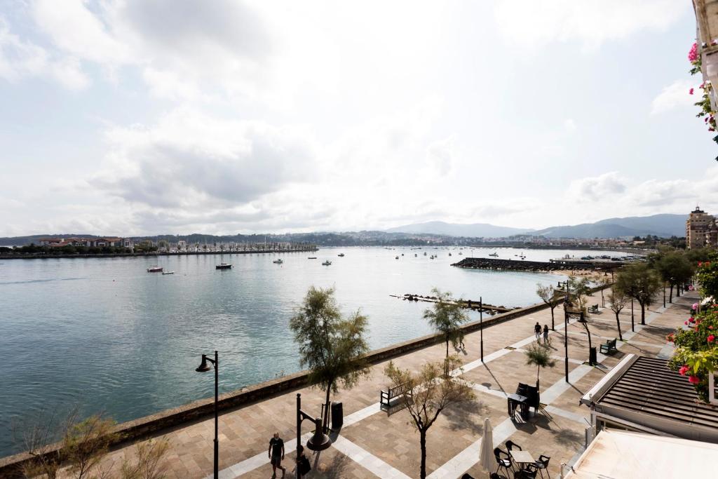 Hondarribia by Basquelidays photo 1