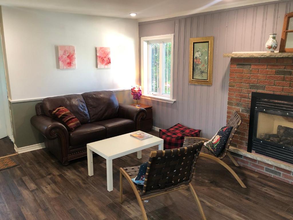 Entire detached 3-bedrooms cute home in Cornwall area photo 1