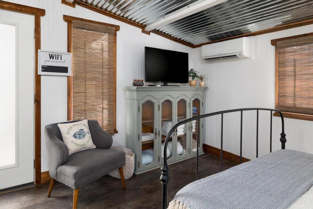 NEW! Ladybug @ Firefly Grove w/ Blanco River Access photo 4