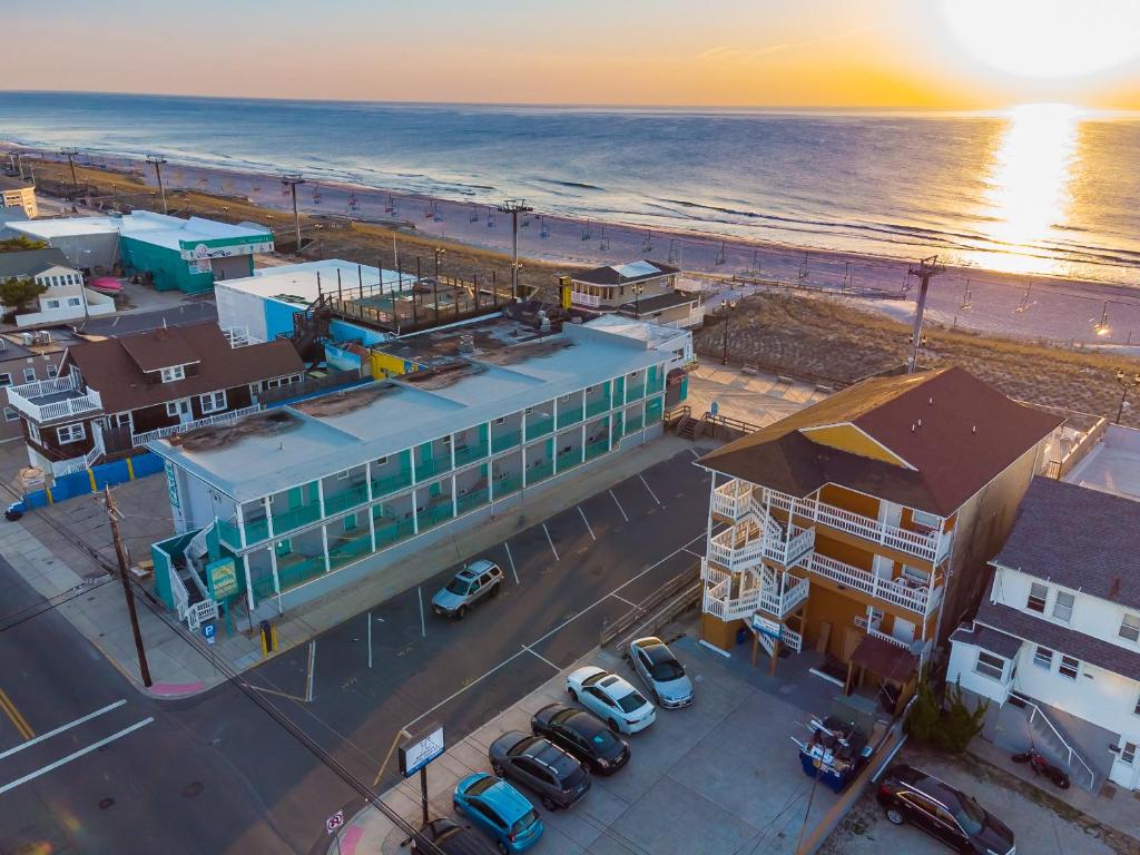 Boardwalk Sand & Surf Inn Oceanfront image
