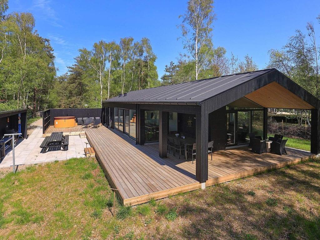 9 person holiday home in L s