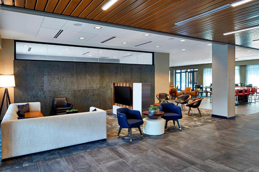 Courtyard by Marriott Minneapolis West photo 3
