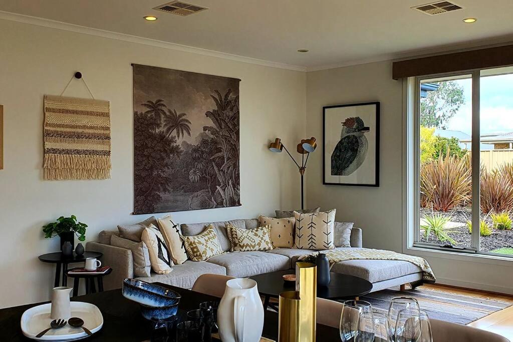 Luxurious beach stay, nearby famous wineries