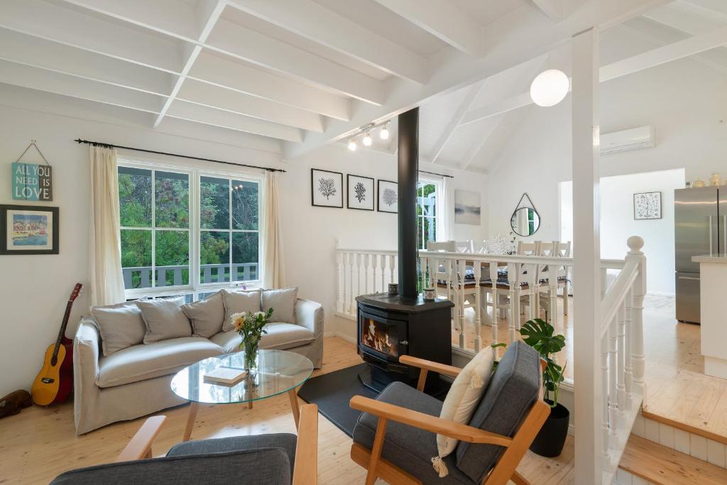 Hamptons charm at Nantucket in Mollymook photo 3