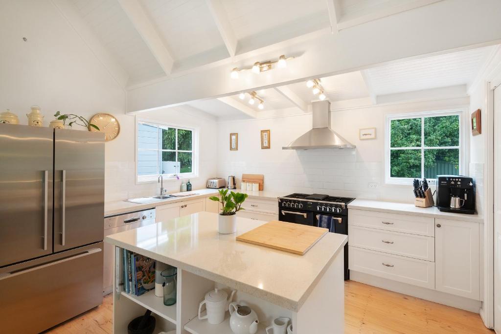 Hamptons charm at Nantucket in Mollymook photo 4