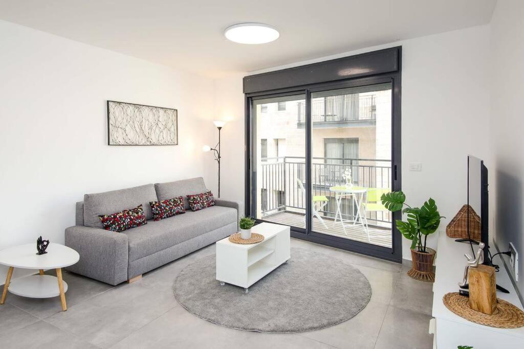 Agrippas Suite 6