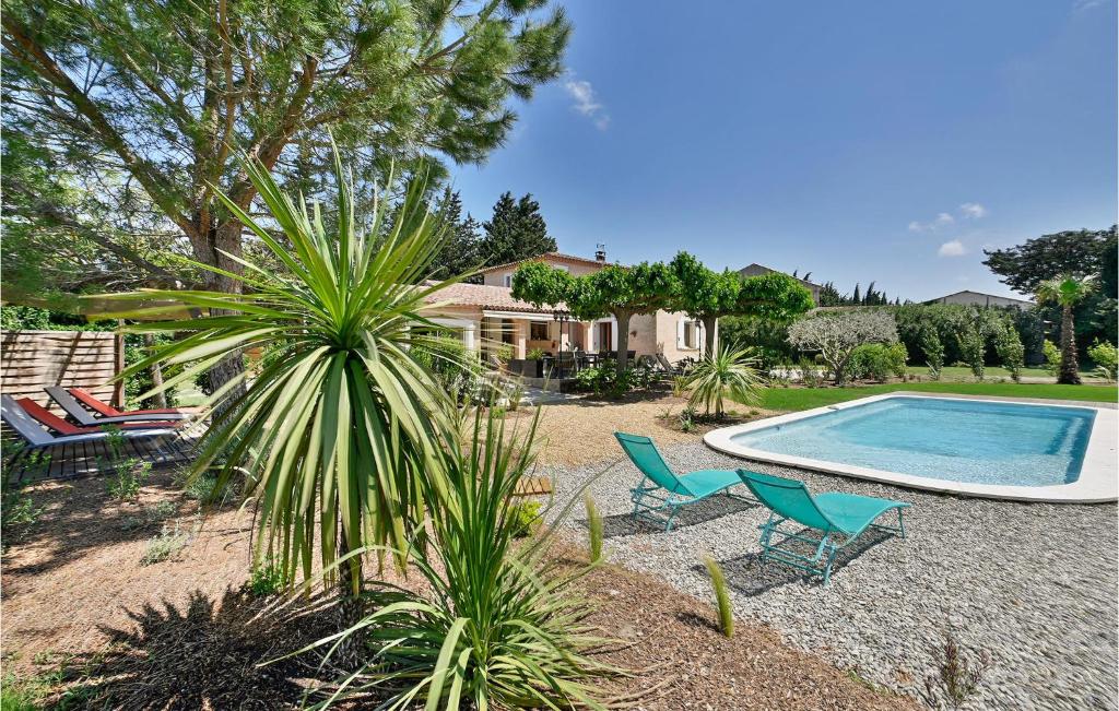 Beautiful Home In Chteaurenard With Wifi, Outdoor Swimming Pool And Swimming Pool