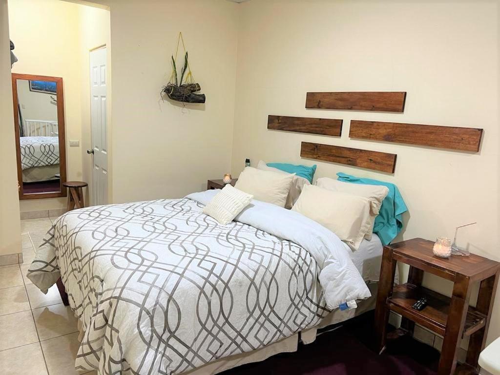COMFY. Full internet, kitchen, washer and dryer, Netflix photo 2