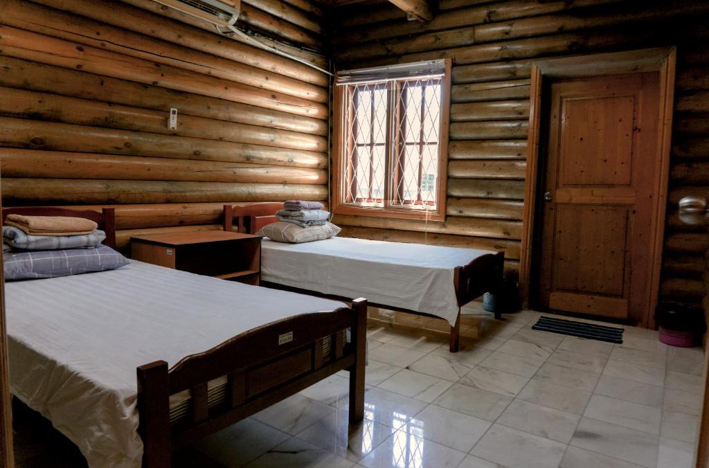 Log Cabin House photo 2