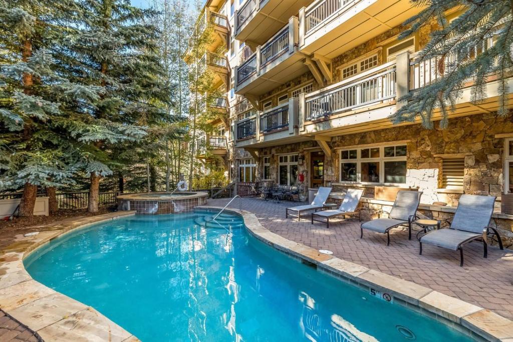 Premier 2 Bedroom Ski in, Ski out Lone Eagle Condo With the Best Access to Skiing in Keystone image