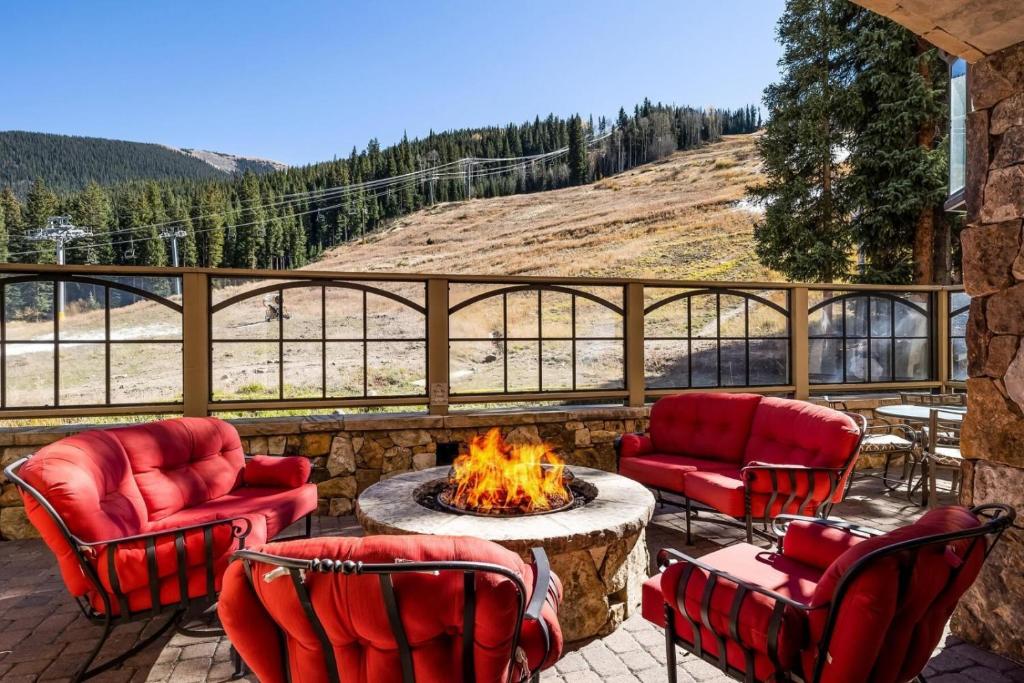 Premier 3 Bedroom Ski in, Ski out Lone Eagle Condo With the Best Access to Skiing in Keystone image