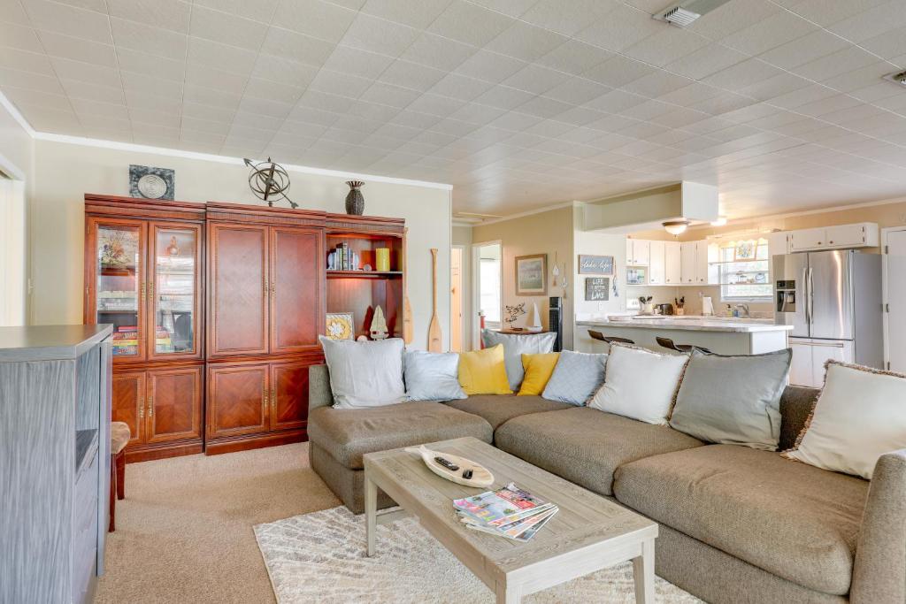 Pet-Friendly Canyon Lake Home - 2 Mi to Beach! photo 4
