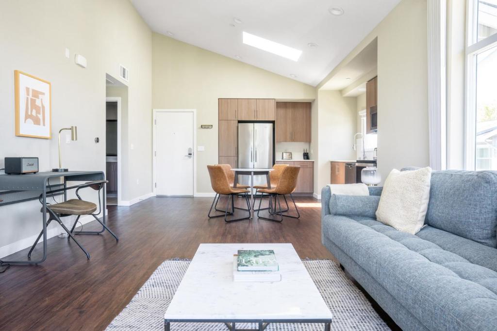 Mountain View 1BR w Pool Gym nr Target TJ SFO-590 photo 1