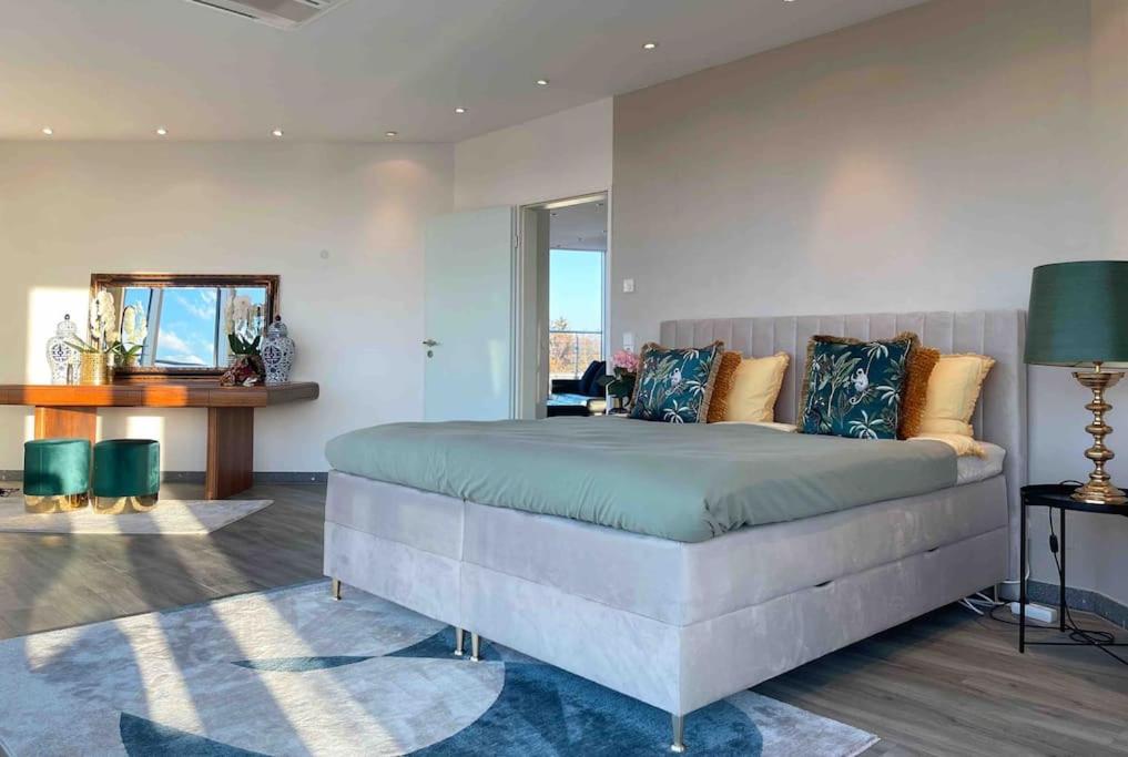 The Penthouse Suite Apartment photo 2