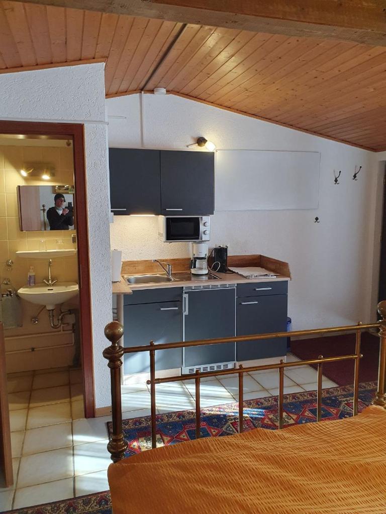 Doppelzimmer / Landhaus Ederlust Heilungsräume e.V. photo 3