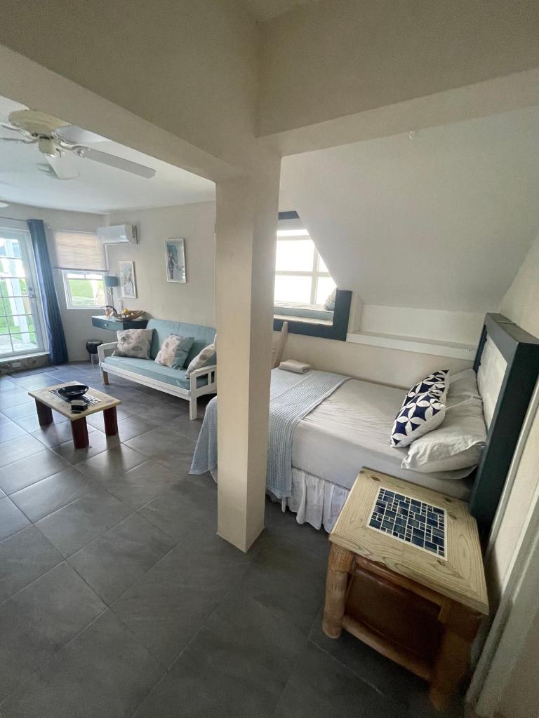 Scarlett Studios - Holiday-Business-US Embassy Appt 7 mins drive away - The one night only rate includes Airport and Embassy transportation photo 1