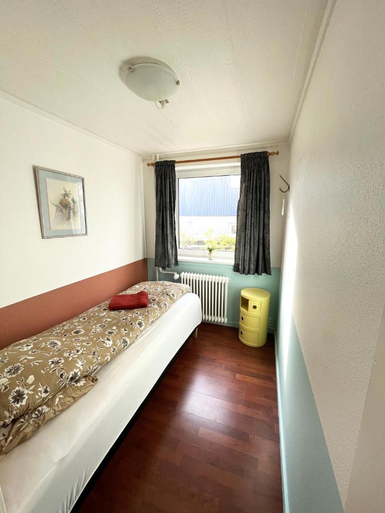 Cosy apartment near beach, marina & city centre photo 4