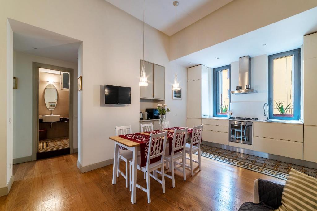 GuestHost - Bright & Roomy Apartment x6 - Trastevere District Room Type - Three-Bedroom Apartment