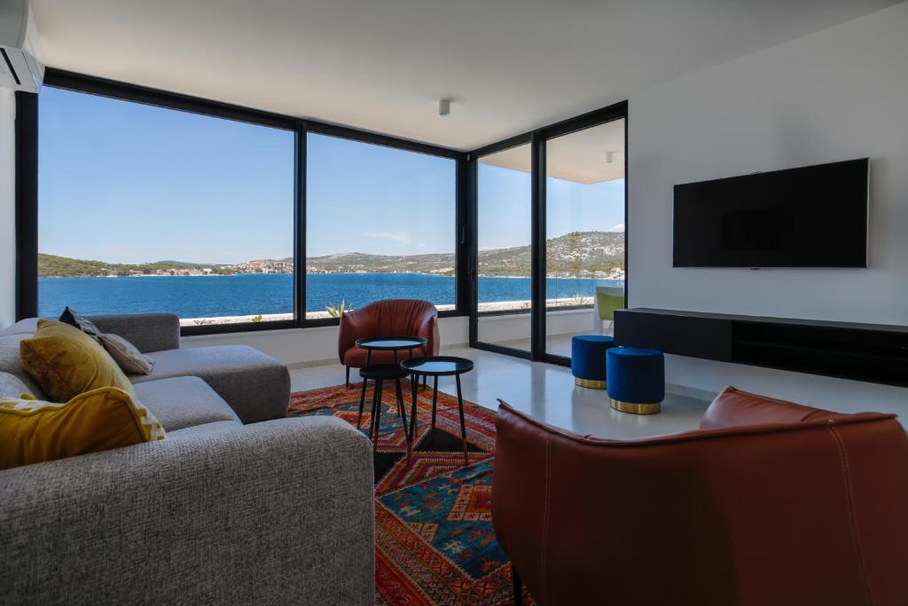 Breathtaking Seafront Elegance Luxury Penthouse