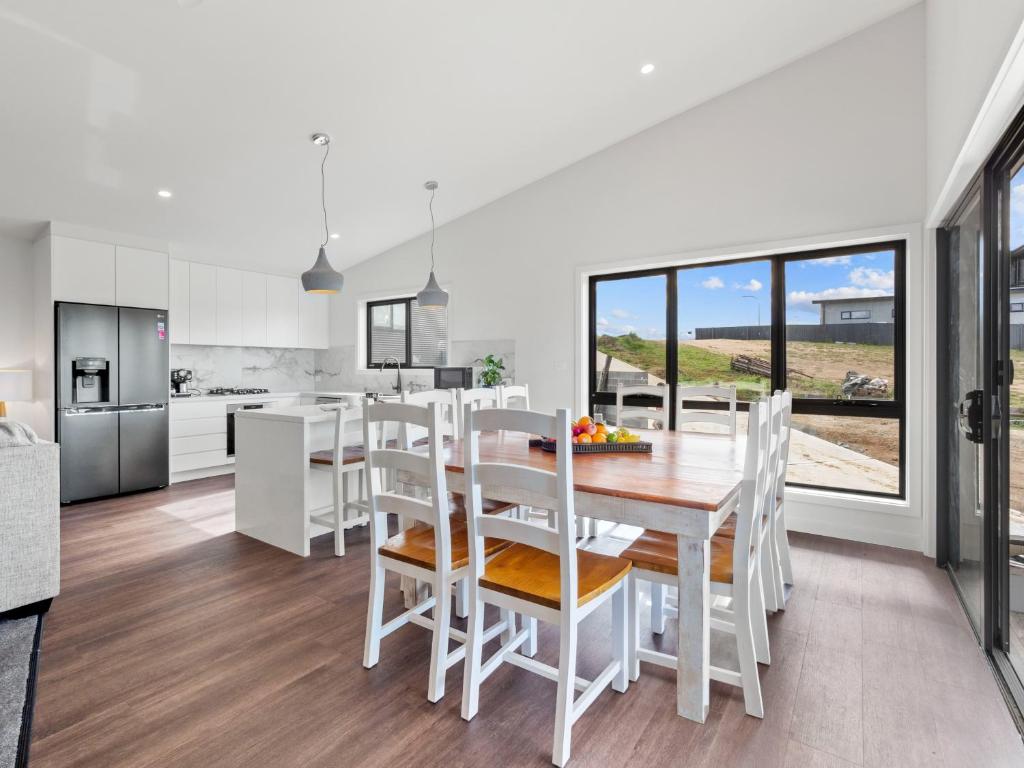 Luxury 5 Bedroom Home - Sentinel Chalet - Snowy Mountains - Jindabyne photo 1