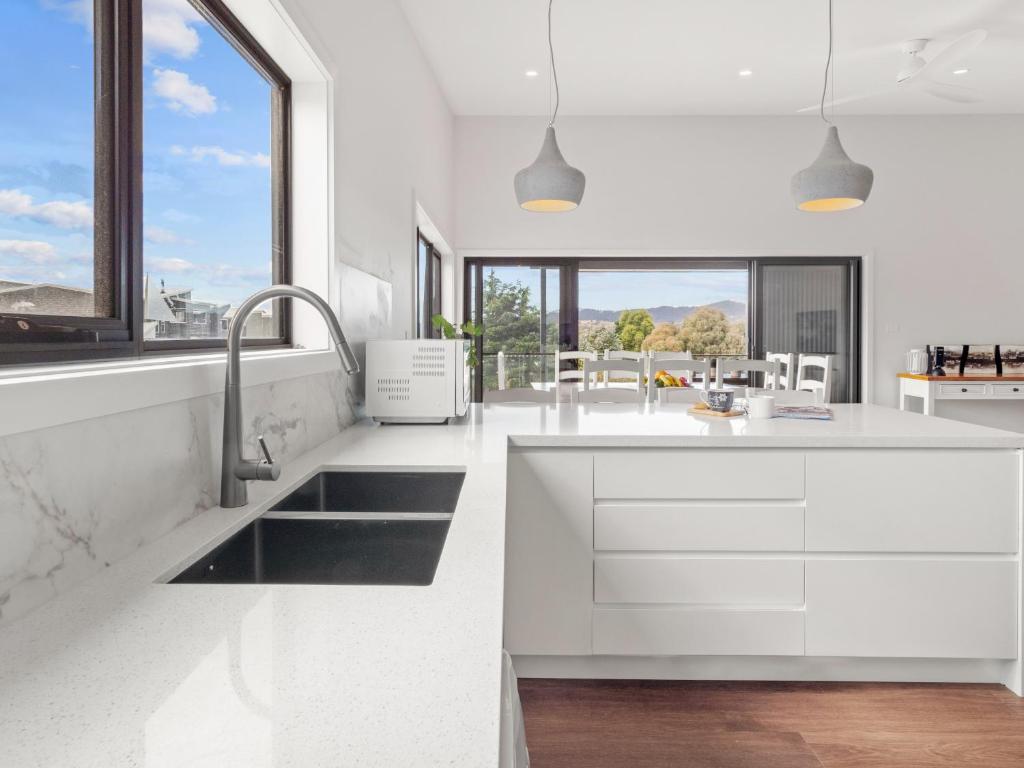 Luxury 5 Bedroom Home - Sentinel Chalet - Snowy Mountains - Jindabyne photo 4