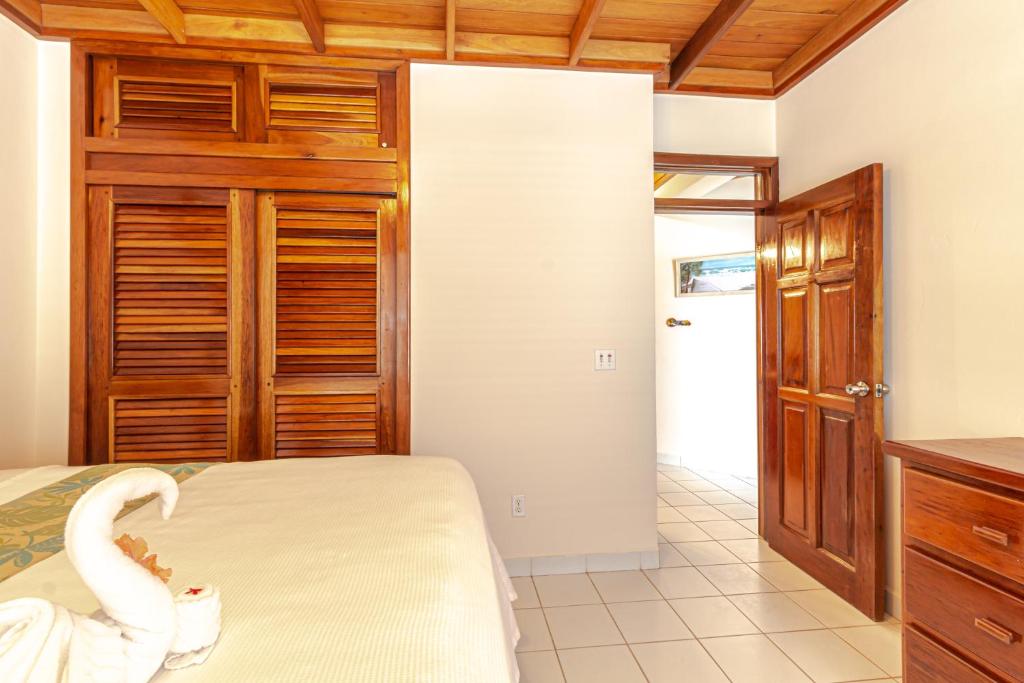 Coral Bay Villas photo 3