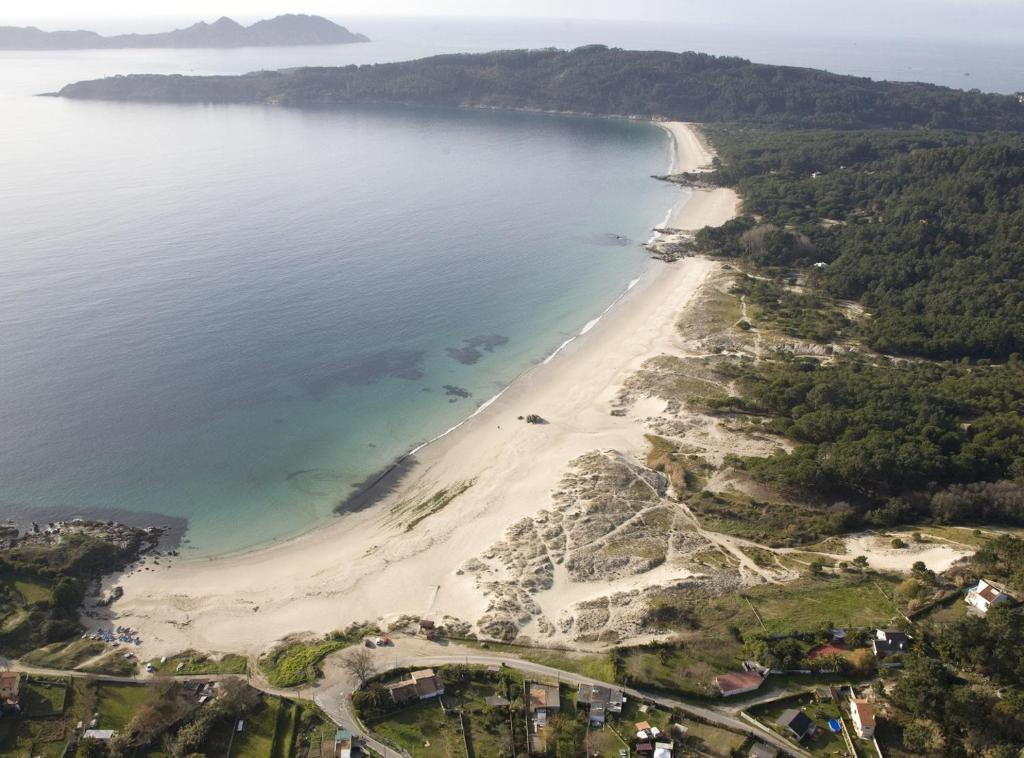 Cabaña rustica en plena naturaleza en playa de Nerga, Ría de Vigo,