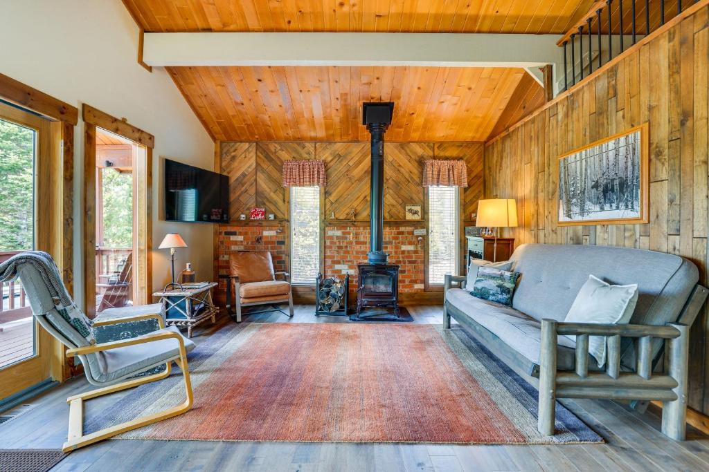Serene Grand Lake Vacation Rental with Private Deck!