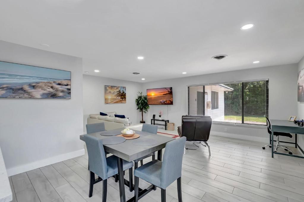 Spacious 2bd 2bath private yard, free parking, pets welcome photo 4