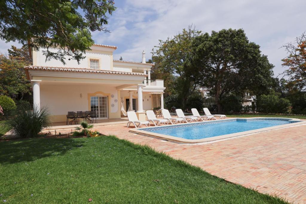 Villa Alvor by GalanteVasques