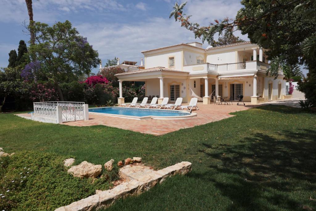 Villa Alvor by GalanteVasques photo 1
