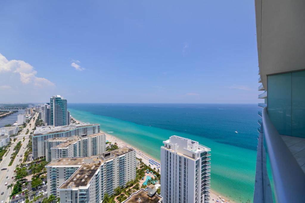 Iconic Ocean View - in this Stunning Condo photo 4