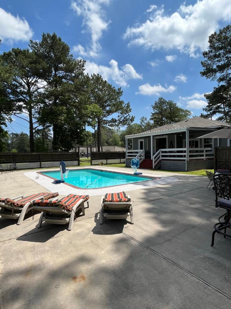 Train Depot - 3 BR Home with Pool, Sand Volleyball & Pool Table photo 1