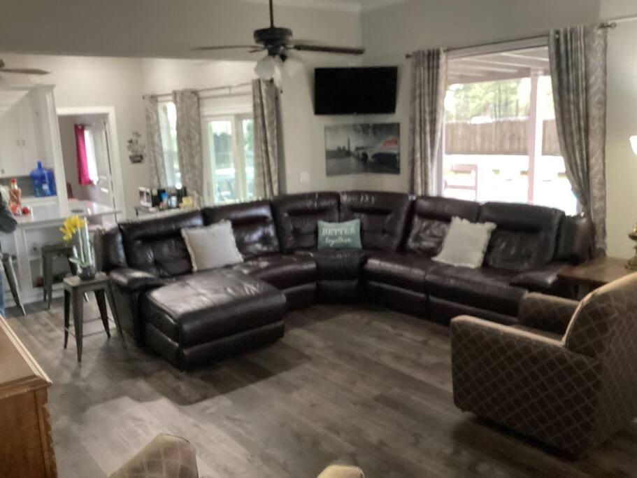 Train Depot - 3 BR Home with Pool, Sand Volleyball & Pool Table photo 4