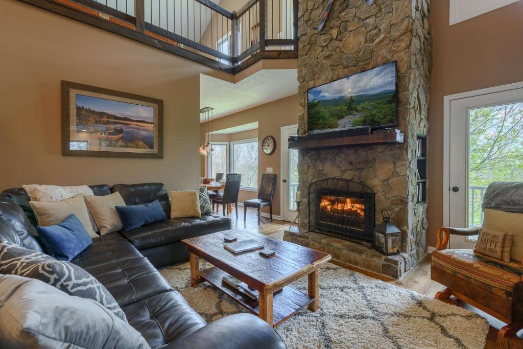 Flat Top Lodge image