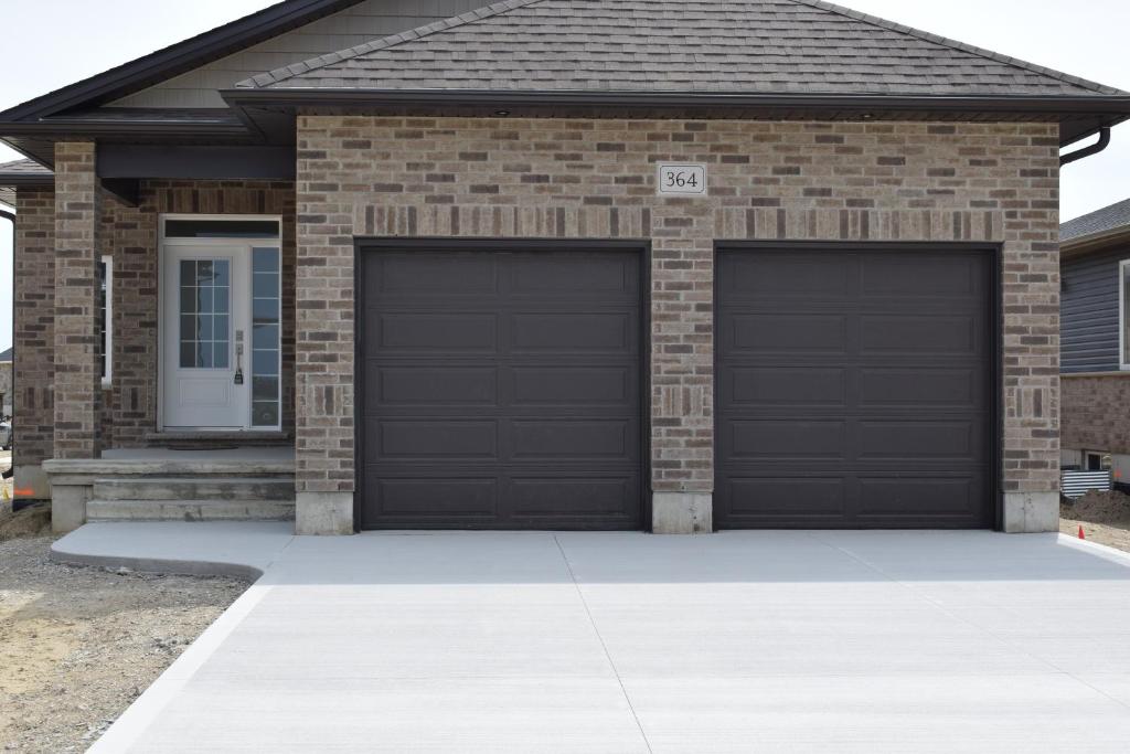 SIMPLY COMFORT - Charming New Home Near Lake Huron photo 2