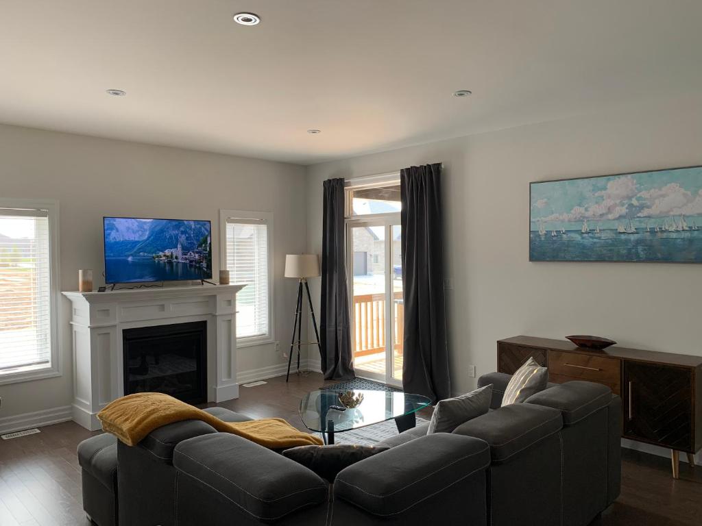 SIMPLY COMFORT - Charming New Home Near Lake Huron