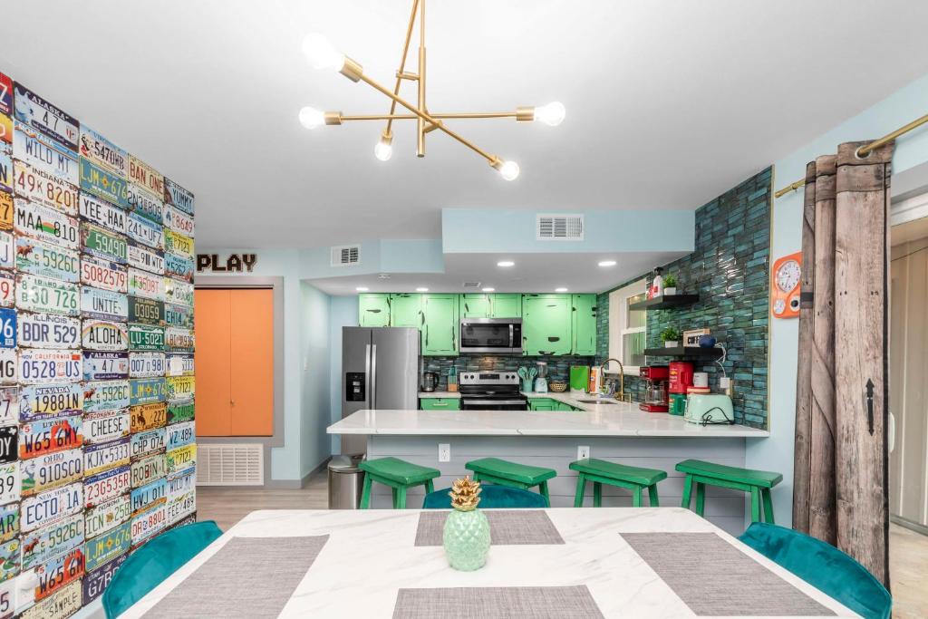Retro Town - Home Arcade, Grill, & 3mi to Beach! photo 4