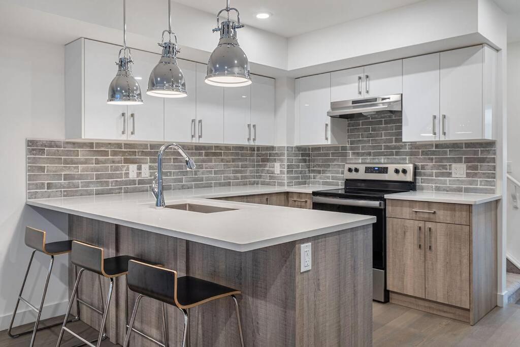 BEAUTIFUL, ELEGANT AND SPACIOUS 2 & HALF BR HOUSE photo 2