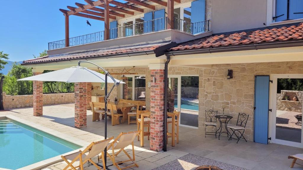 Villa Alara - charming villa with heated swimming pool photo 1